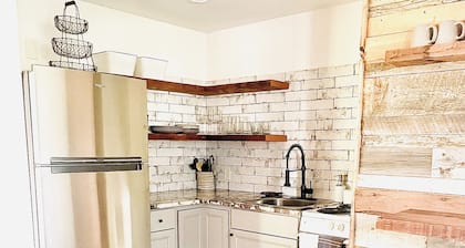 Rizen Cottage - A Cozy Montana Getaway