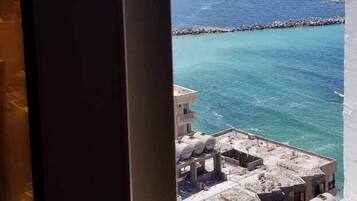 Apartemen Mewah | 2 kamar tidur, brankas, dan didekorasi berbeda-beda