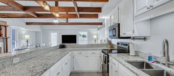 Penthouse Loft- Balcony Over Downtown Statesboro