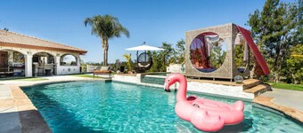 Romantic Villa • Pool • Walk to Wineries • Private