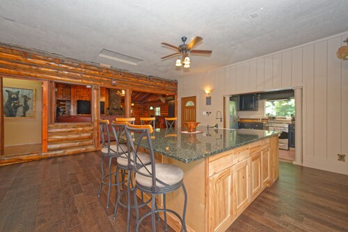 Come & Enjoy the Newly Remodeled "Lazy Bear Lodge"