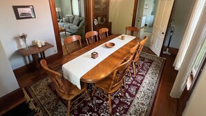 Dining - Updated Victorian in the Heart of Sheboygan. Beach, Downtown, Golf, Road America (Sheboygan)