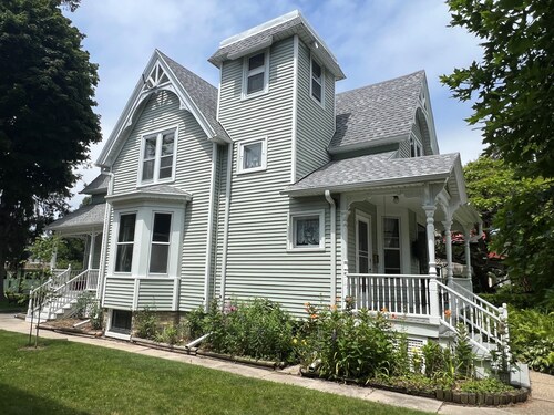 Updated Victorian in the Heart of Sheboygan. Beach, Downtown, Golf, Road America