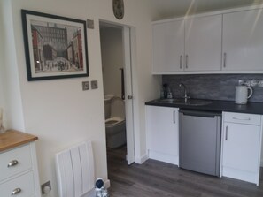 Fridge, microwave, stovetop, toaster - Rose View - Modern detached bungalow (Sale)