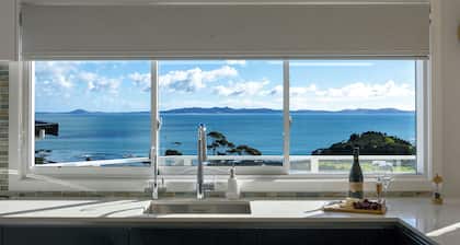 Luxury Lookout - Cable Bay Holiday Home