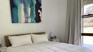 3 室のベッドルーム、アイロン / アイロン台、WiFi (無料)、ベッドシーツ