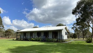 Exterior - Hannah's Place in the heart of Lovedale (Lovedale)