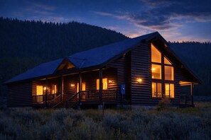 Exterior - Mountain View Cabin with Hot Tub 10 Min to Yellowstone Sleeps 10 (Island Park)