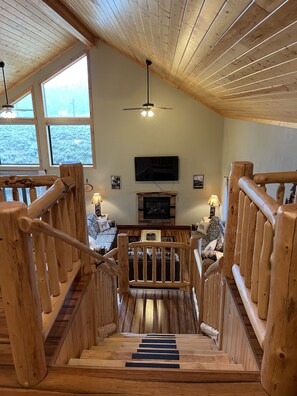 Interior - Mountain View Lodge 10 min to YNP+WiFi+Hot Tub+AC (Island Park)