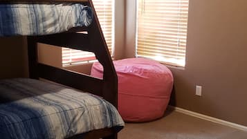 2 bedrooms, iron/ironing board, travel cot, free WiFi
