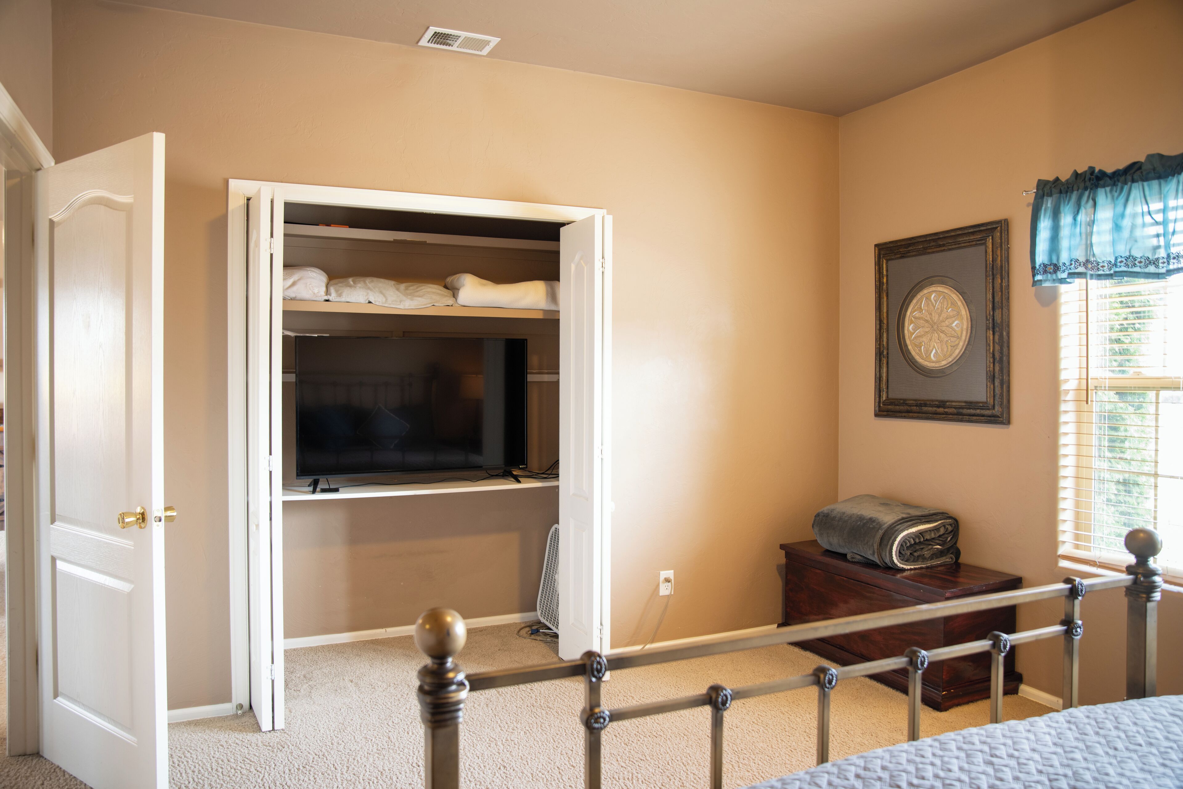 2 bedrooms, iron/ironing board, travel cot, free WiFi