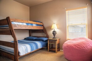 2 Schlafzimmer, Bügeleisen/Bügelbrett, Reisekinderbett, kostenloses WLAN