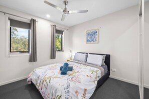 3 slaapkamers, een bureau, een strijkplank/strijkijzer, gratis wifi