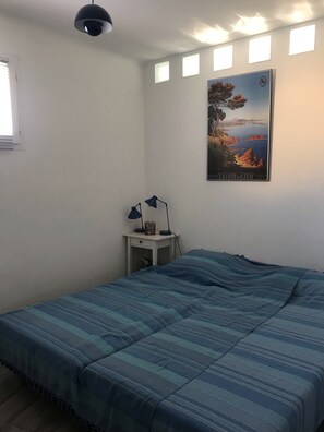 2 bedrooms, iron/ironing board, WiFi, bed sheets - Apartment 3p city center sea view all on foot (Saint-Raphaël)