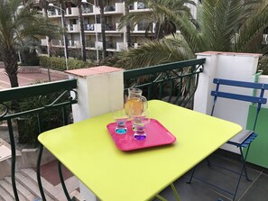 Outdoor dining - Apartment 3p city center sea view all on foot (Saint-Raphaël)