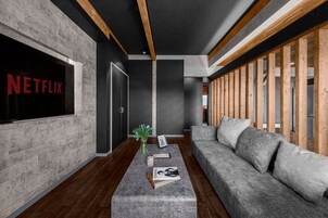 Room | Living area | 60-inch flat-screen TV with cable channels, TV