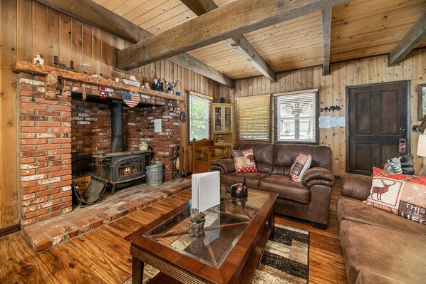 TV, fireplace, Netflix, Hulu