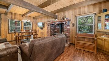 TV, fireplace, Netflix, Hulu