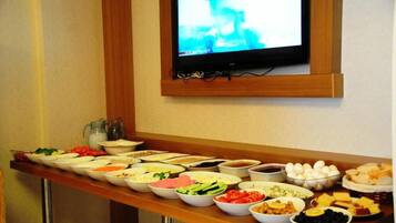 Free daily buffet breakfast