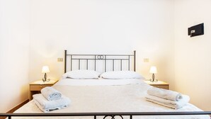 Room - Holiday Apartments in Pula, Sardinia (Pula)