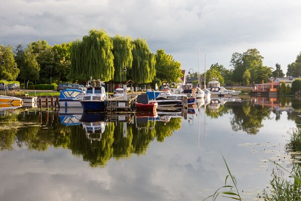 Marina - Vacation home with private sauna and private access/jetty to the Peene (Neukalen)