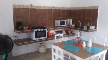 Frigorífic, microones, forn i placa de cuina
