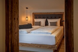 3 عدّة غرف نوم وواي فاي وملاءات أسرّة