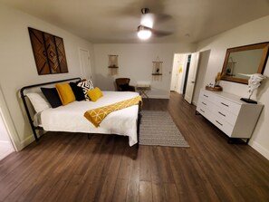 3 bedrooms, desk, iron/ironing board, free WiFi - Lake Havasu Retreat with Pool & Lake Views (Lake Havasu City)