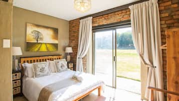 1 slaapkamer, een strijkplank/strijkijzer, beddengoed
