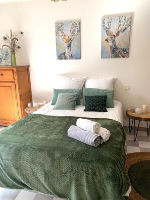 5 chambres, lit de bébé portatif, Wi-Fi, literie fournie