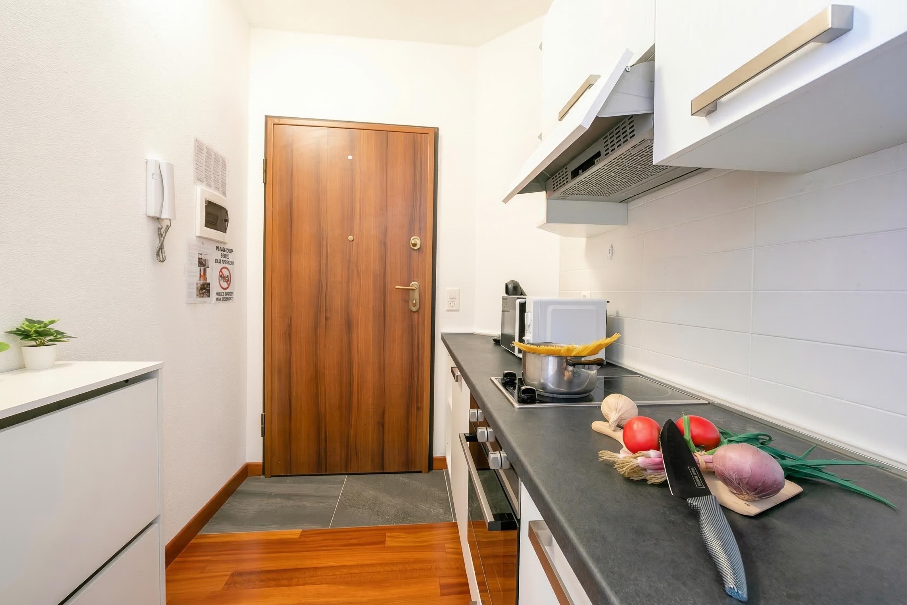Studio Standard (Moonlight - 150m from the lake) | Cuisine privée | Réfrigérateur, un four, surface de cuisson, lave-vaisselle