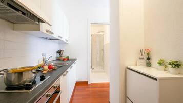 Réfrigérateur, four, plaque de cuisson, lave-vaisselle