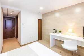 クラシック シングルルーム | デスク、WiFi (無料)、ベッドシーツ