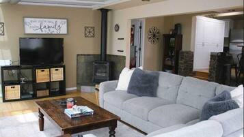 Flachbildfernseher, Kamin, DVD-Player, Arbeitsbereiche