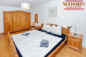 2 bedrooms, desk, iron/ironing board, travel cot