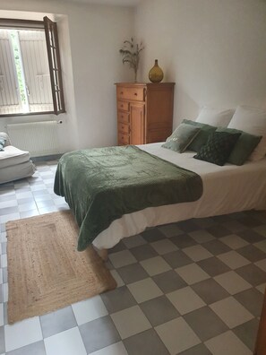4 Schlafzimmer, Reisekinderbett, WLAN, Bettwäsche