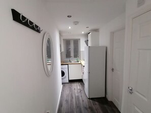 Căn hộ | Bếp riêng | Tủ lạnh, lò vi sóng, bếp nấu, ấm điện