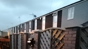 A row of houses with brick walls and wooden lattice windows. - Charming 1-bed Apartment in Coventry (Coventry)