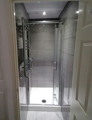 Departamento | Baño | Regadera, secadora de cabello, toallas 