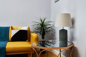 Interior - Modern Apt Near EMA; with Free Gym Access, Parking (Castle Donington)