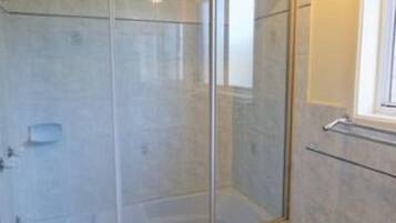 Apartment, 3 Bedrooms | Bathroom | Shower, free toiletries, hair dryer, towels