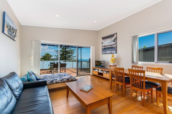 شقة - ٣ غرف  نوم | منطقة المعيشة | تلفزيون ذكي