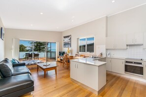 Apartment, 3 Bedrooms | Private kitchen | Fridge, microwave, oven, stovetop