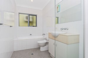 شقة - ٣ غرف نوم | حمام | مستلزمات مجانية للعناية الشخصية، مجففات شعر، مناشف