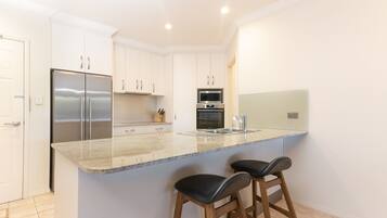 Apartment, 2 Bedrooms | Private kitchen | Fridge, microwave, oven, stovetop