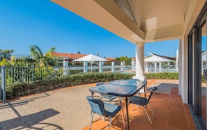 Interior - Breakers 2/2 (Yamba)