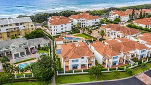 A coastal residential area with multiple buildings, a swimming pool, and a view of the ocean. - Breakers 2/2 (Yamba)