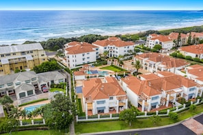 Exterior - Breakers 2/2 (Yamba)