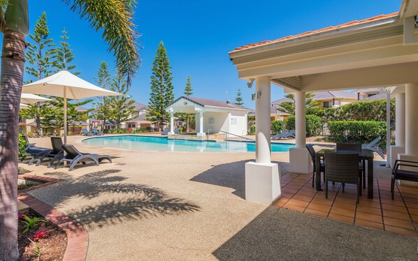 Exterior - Breakers 2/12 (Yamba)