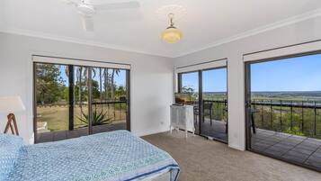 5 bedrooms, iron/ironing board